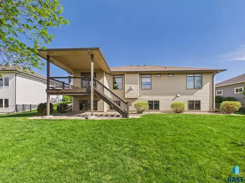 Exterior - E 77th St, Sioux Falls, SD 57108 photo 4 of 6