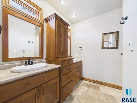 Bath - E 77th St, Sioux Falls, SD 57108 photo 1 of 4