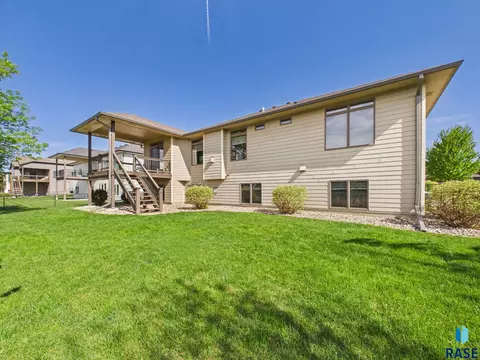 Exterior - E 77th St, Sioux Falls, SD 57108 photo 3 of 6