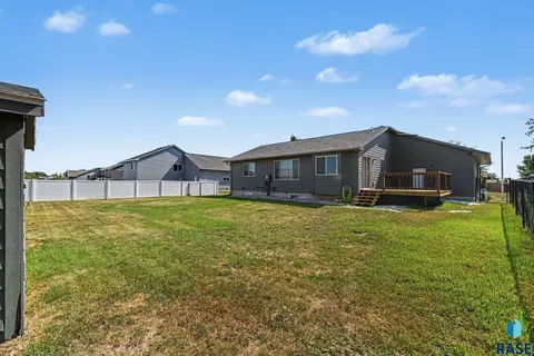 Exterior - 1025 N Rose Ave, Tea, SD 57064 photo 4 of 4