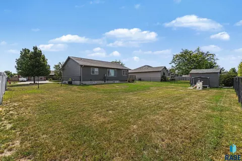 Exterior - 1025 N Rose Ave, Tea, SD 57064 photo 3 of 4