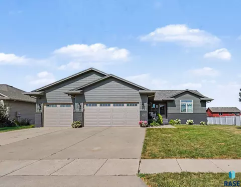 Exterior - 1025 N Rose Ave, Tea, SD 57064 photo 2 of 4