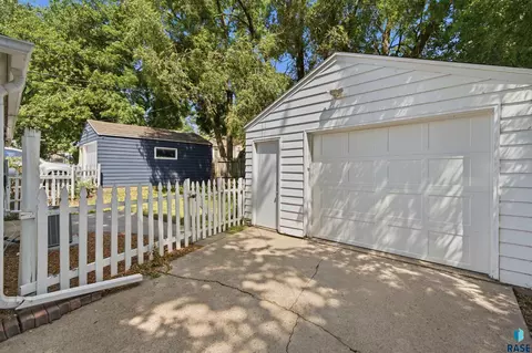 Exterior - 1508 W 28th St, Sioux Falls, SD 57105 photo 2 of 6