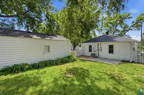 Exterior - 1508 W 28th St, Sioux Falls, SD 57105 photo 3 of 6