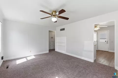 Living - 1508 W 28th St, Sioux Falls, SD 57105 photo 1 of 1