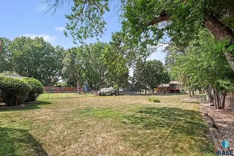 Exterior - 608 E Walnut St, Harrisburg, SD 57032 photo 3 of 3