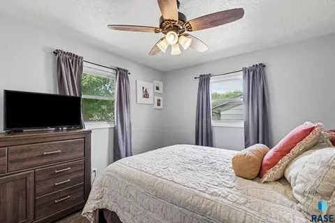 Bedroom - 608 E Walnut St, Harrisburg, SD 57032 photo 4 of 6