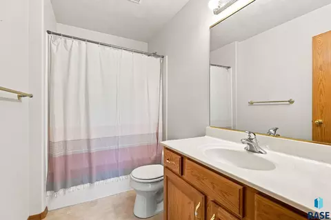 Bath - S Hoffman Pl, Sioux Falls, SD 57108 photo 1 of 3