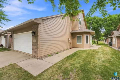 Exterior - S Hoffman Pl, Sioux Falls, SD 57108 photo 3 of 9