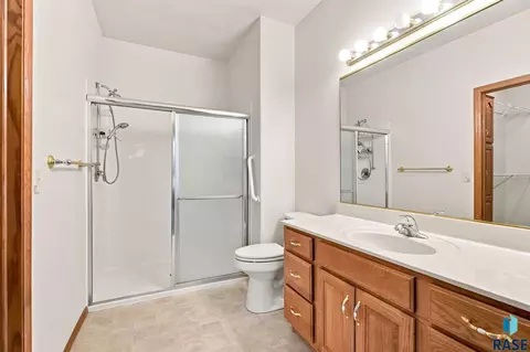 Bath - S Hoffman Pl, Sioux Falls, SD 57108 photo 2 of 3