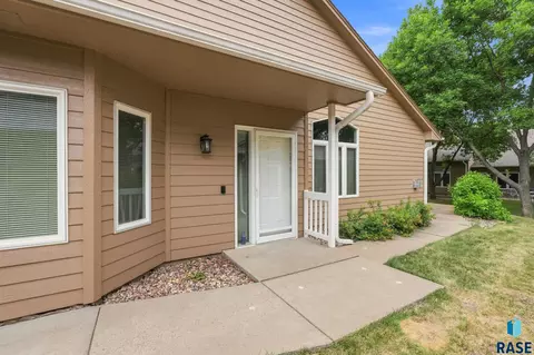 Exterior - S Hoffman Pl, Sioux Falls, SD 57108 photo 2 of 9