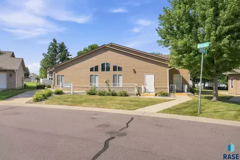 Exterior - S Hoffman Pl, Sioux Falls, SD 57108 photo 6 of 9
