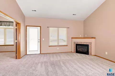Living - S Hoffman Pl, Sioux Falls, SD 57108 photo 6 of 7