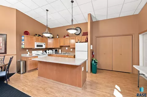 Kitchen - S Hoffman Pl, Sioux Falls, SD 57108 photo 3 of 3
