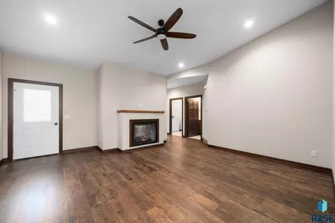 310 S Vermont Ave, Platte, SD 57369