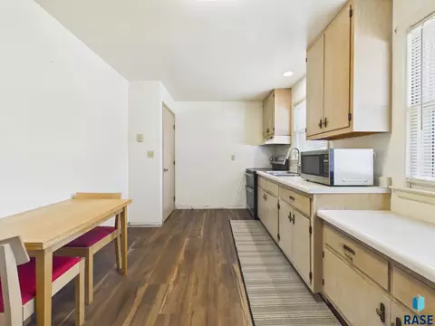 Kitchen - S Willow Ave, Sioux Falls, SD 57105 photo 2 of 4