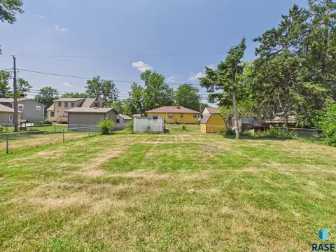 Exterior - S Willow Ave, Sioux Falls, SD 57105 photo 4 of 4