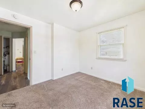 Bedroom - S Willow Ave, Sioux Falls, SD 57105 photo 3 of 4