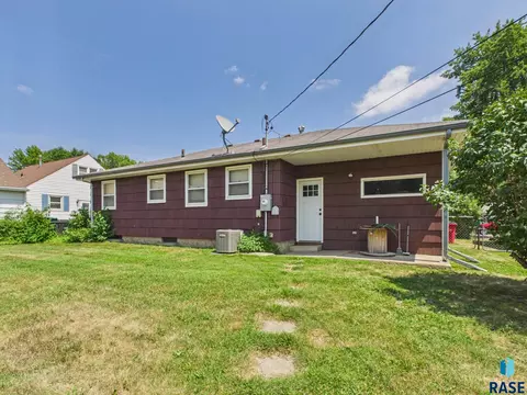 Exterior - S Willow Ave, Sioux Falls, SD 57105 photo 1 of 4