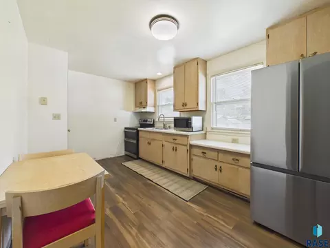 Kitchen - S Willow Ave, Sioux Falls, SD 57105 photo 1 of 4