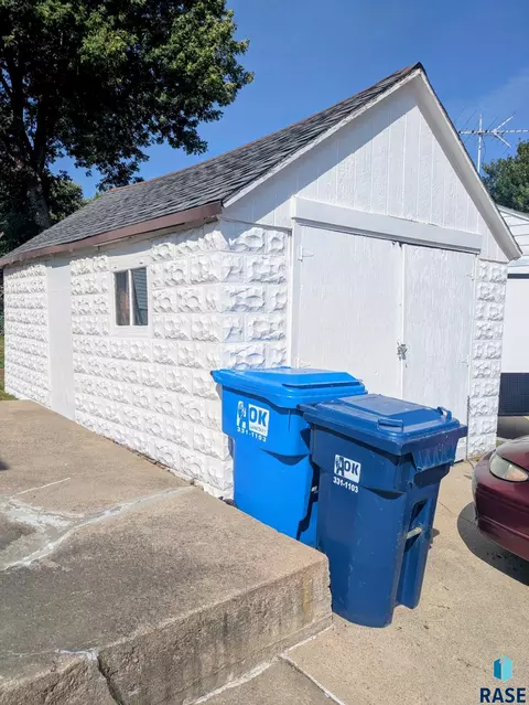 Other - 1426 E 17th St, Sioux Falls, SD 57104 photo 3 of 16