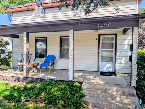 Exterior - 1426 E 17th St, Sioux Falls, SD 57104 photo 1 of 2
