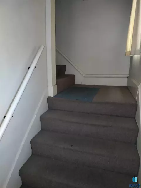 Entry Way - 1426 E 17th St, Sioux Falls, SD 57104 photo 1 of 1