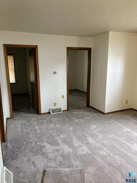 Living - 1426 E 17th St, Sioux Falls, SD 57104 photo 2 of 2