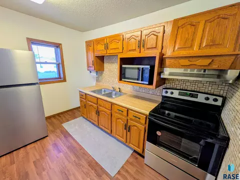 Kitchen - 1426 E 17th St, Sioux Falls, SD 57104 photo 1 of 5