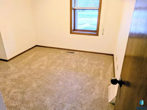 Bedroom - 1426 E 17th St, Sioux Falls, SD 57104 photo 2 of 4