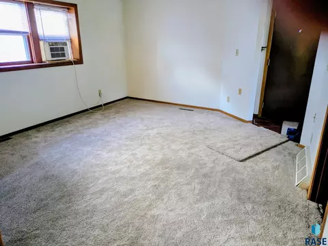 Living - 1426 E 17th St, Sioux Falls, SD 57104 photo 1 of 2