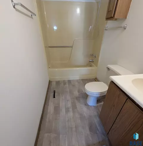 Bath - 1426 E 17th St, Sioux Falls, SD 57104 photo 1 of 2
