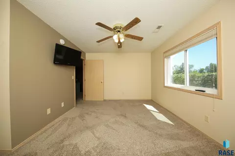Bedroom - 4801 S Oxbow Ave # 101, Sioux Falls, SD 57106 photo 3 of 4