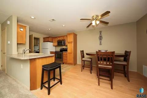Dining - 4801 S Oxbow Ave # 101, Sioux Falls, SD 57106 photo 1 of 2