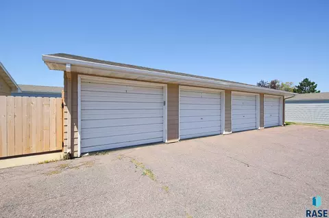 Exterior - 4801 S Oxbow Ave # 101, Sioux Falls, SD 57106 photo 1 of 2