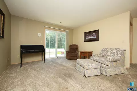 Living - 4801 S Oxbow Ave # 101, Sioux Falls, SD 57106 photo 2 of 2