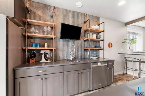Kitchen - 7009 E Sierra Trl, Sioux Falls, SD 57110 photo 1 of 7