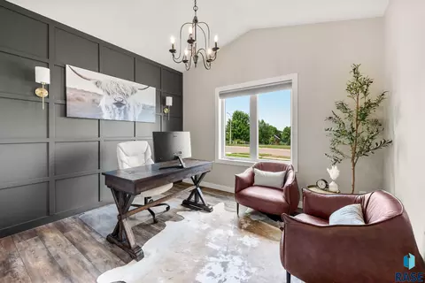 7009 E Sierra Trl, Sioux Falls, SD 57110