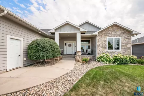 Exterior - 7009 E Sierra Trl, Sioux Falls, SD 57110 photo 12 of 13