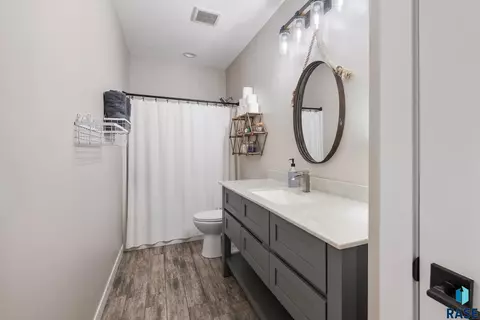 Bath - 7009 E Sierra Trl, Sioux Falls, SD 57110 photo 4 of 4