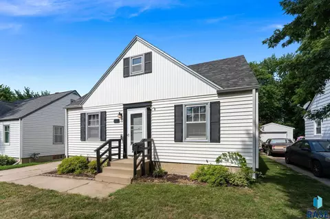 317 N Grange Ave, Sioux Falls, SD 57104
