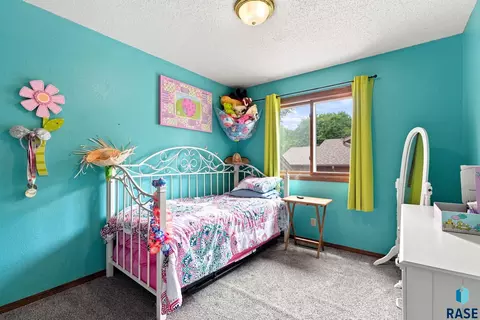 Bedroom - 900 E Magnolia Dr, Brandon, SD 57005 photo 2 of 3