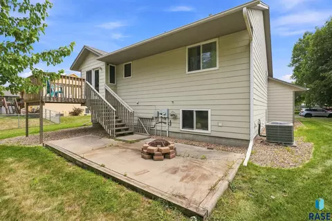 Exterior - 900 E Magnolia Dr, Brandon, SD 57005 photo 4 of 4