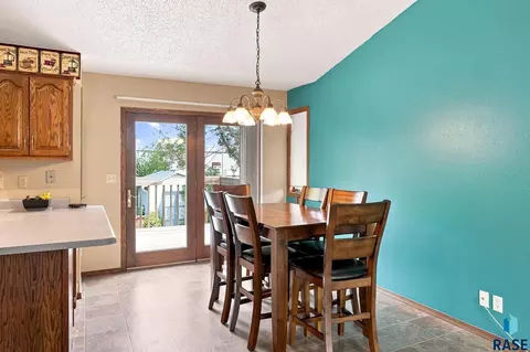 Dining - 900 E Magnolia Dr, Brandon, SD 57005 photo 1 of 1
