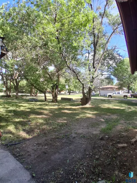Exterior - 700 Pine St, Frankfort, SD 57440 photo 2 of 2