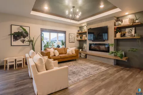 Living - 5508 E 64th St, Sioux Falls, SD 57108 photo 4 of 8