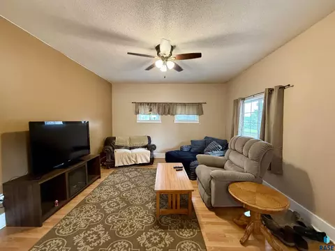 Living - 208 E King St, Chamberlain, SD 57325 photo 1 of 5