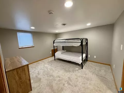 Bedroom - 208 E King St, Chamberlain, SD 57325 photo 5 of 7