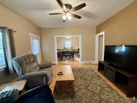 Living - 208 E King St, Chamberlain, SD 57325 photo 2 of 5