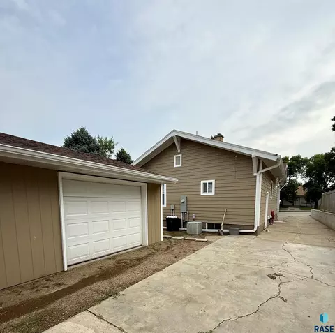 Other - 208 E King St, Chamberlain, SD 57325 photo 2 of 9